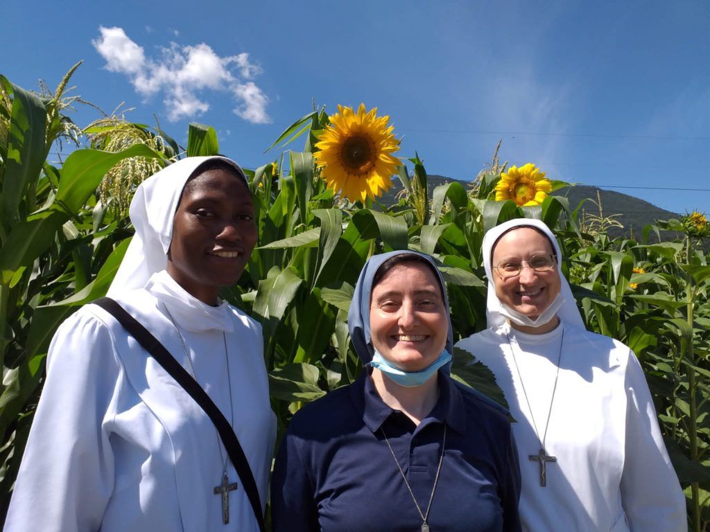 sorelle-girasoli.jpg